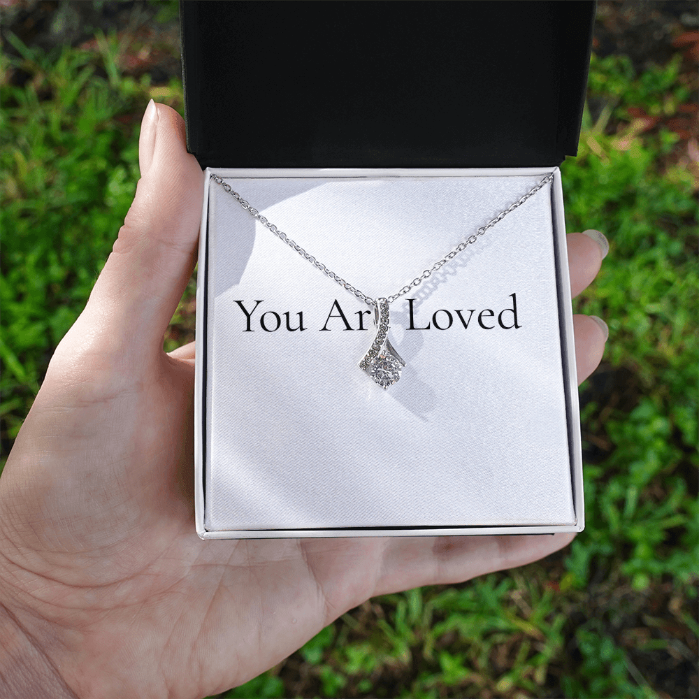 Alluring Beauty Pendant Necklace | Luxury Gift for Her - BH Comfy Cozy